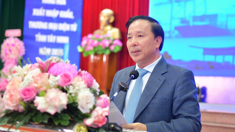 Phát biểu bế mạc hội nghị, Phó Bí thư Tỉnh ủy, Chủ tịch UBND tỉnh Nguyễn Văn Út khẳng định, tỉnh Tây Ninh cam kết luôn sát cánh, lắng nghe và tạo mọi điều kiện thuận lợi nhất để các doanh nghiệp, nhà đầu tư xúc tiến giao thương, mở rộng hợp tác và phát triển hoạt động sản xuất kinh doanh trên địa bàn tỉnh. Đồng thời tỉnh sẽ tiếp tục thực hiện nhiều giải pháp xây dựng môi trường đầu tư minh bạch, thân thiện, giúp doanh nghiệp phát triển bền vững, cùng nhau xây dựng một Tây Ninh phát triển mạnh mẽ, thịnh vượng và hội nhập