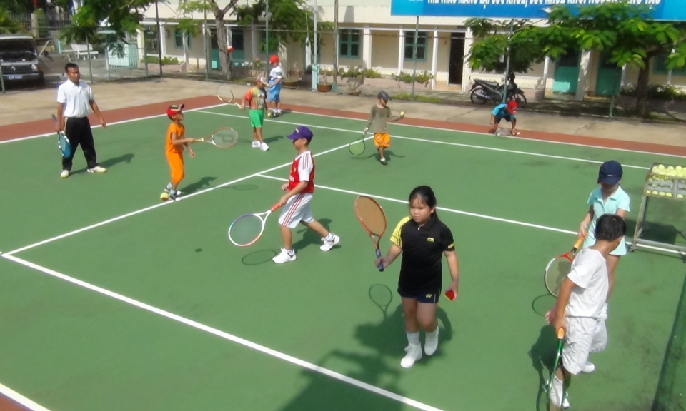 Lớp học thể thao miễn phí – “Mini tennis Long An”