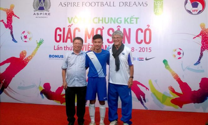 Chương trình “Giấc mơ sân cỏ &#8211; Football Dream Vietnam 2015”: Một cầu thủ ở Long An được chọn.