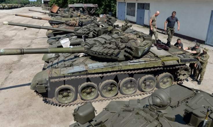 Ukraine: Cả 2 phe đều dùng vũ khí hạng nặng, vi phạm thỏa thuận Minsk