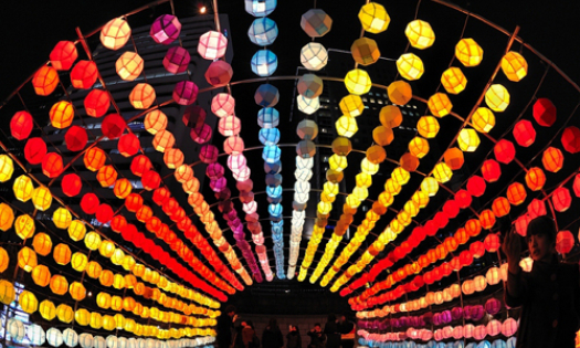 Con đường rực rỡ đèn lồng tại Asia Park Đà Nẵng