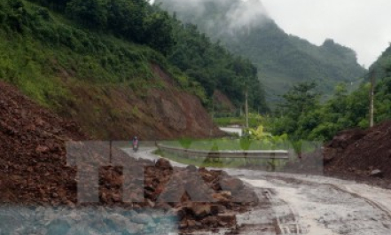Gần 900 tỷ đồng sửa chữa các tuyến đường bị hỏng do mưa lũ