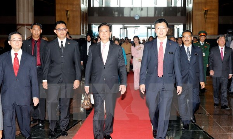 Thủ tướng Nguyễn Tấn Dũng bắt đầu chuyến thăm chính thức Malaysia