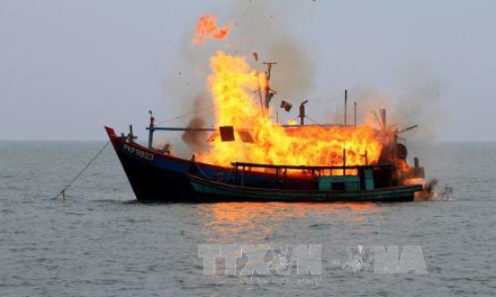Phản ứng của Việt Nam trước việc Indonesia đánh chìm tàu cá nước ngoài