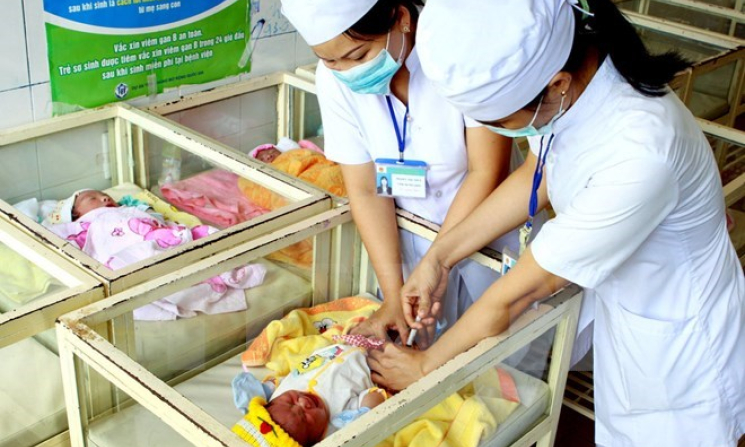 Yêu cầu tăng cường tiêm vắcxin viêm gan B cho trẻ sơ sinh