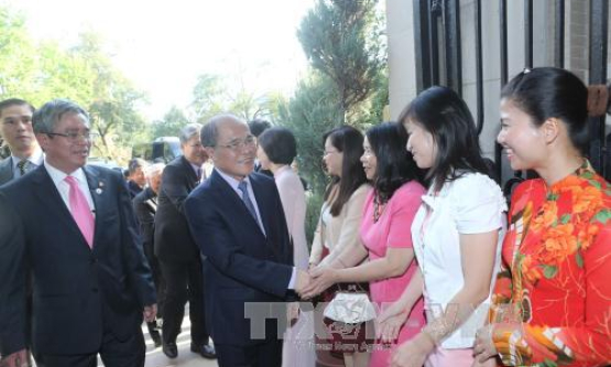 Chủ tịch Quốc hội thăm Đại sứ quán Việt Nam tại Hoa Kỳ