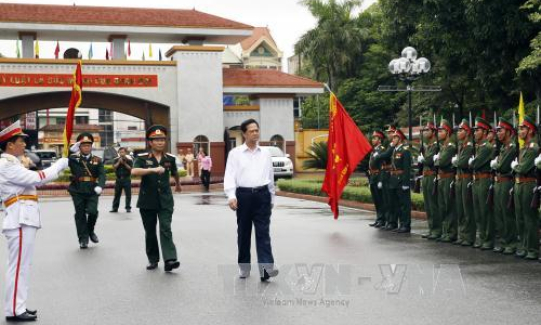 Thủ tướng Nguyễn Tấn Dũng thăm Quân khu 4