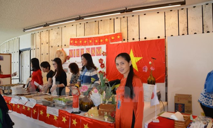 Việt Nam tham gia Hội chợ từ thiện tại Thụy Sĩ giúp trẻ em nghèo
