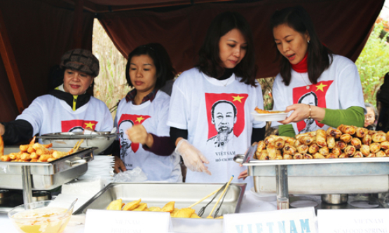 Món ăn Việt hút khách tại Hội chợ ẩm thực ASEAN