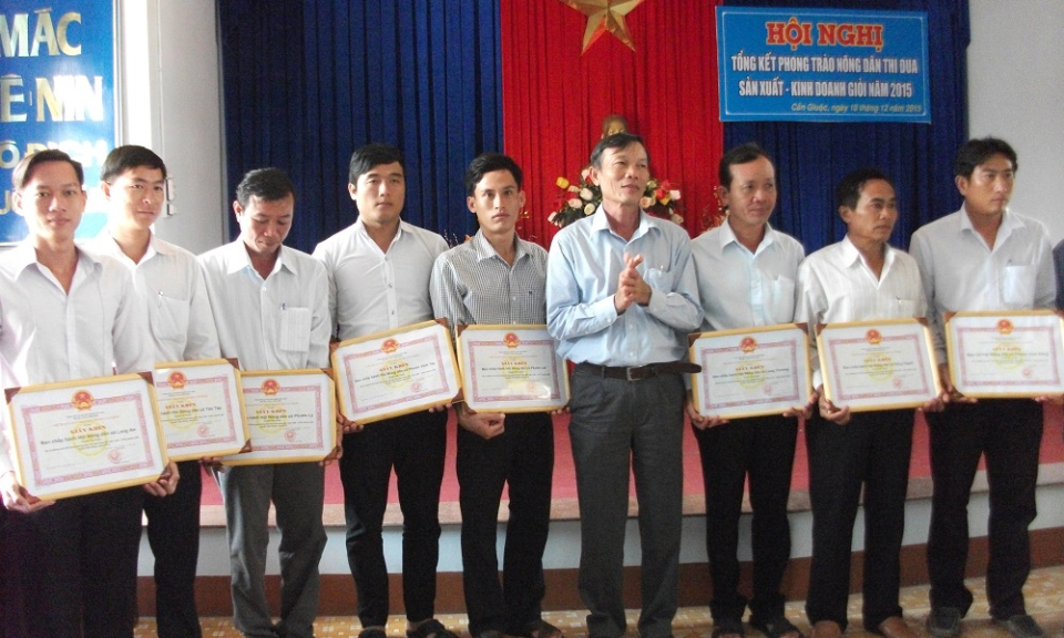 Cần Giuộc: Tổng kết phong trào nông dân sản xuất kinh doanh giỏi năm 2015