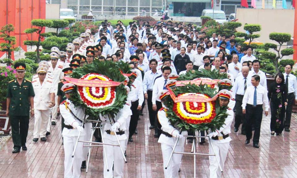 Long An: Viếng nghĩa trang liệt sĩ nhân ngày 22-12