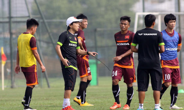 U23 Việt Nam lên đường đi Qatar: Chờ tài xoay chuyển của Miura