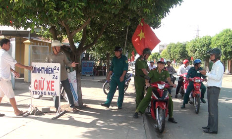 Bến Lức: Tăng cường lập lại trật tự hành lang ATGT