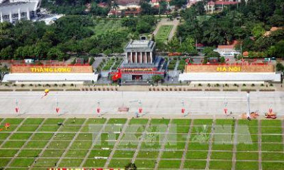 St Petersburg rực sáng dưới ba mặt trời