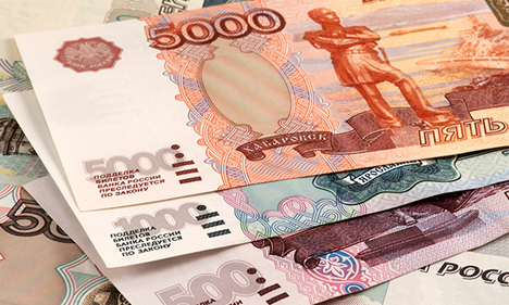 Đồng ruble Nga tiếp tục mất giá mạnh