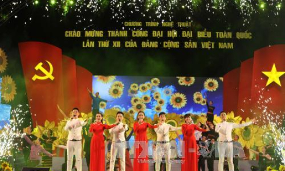Chương trình “Rạng rỡ Việt Nam” mừng thành công Đại hội XII