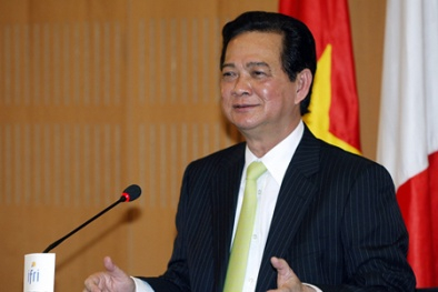 Thủ tướng Nguyễn Tấn Dũng: Cán bộ, công chức tiếp tay buôn lậu phải xử lý