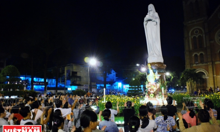 Lào trao tặng Huân chương Tự do cho Bộ trưởng Bùi Quang Vinh