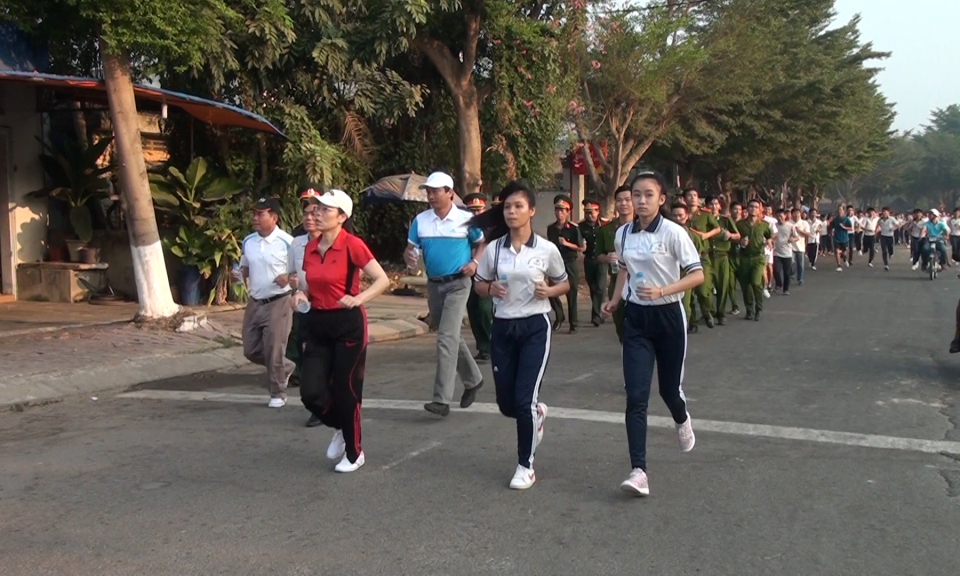 Đức Hòa: Phát động ngày chạy Olympic vì sức khỏe toàn dân năm 2016