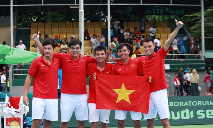 Hoàng Thiên giúp tuyển quần vợt Việt Nam đánh bại Indonesia ở Davis Cup