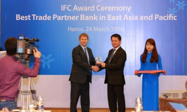VIB nhận giải thưởng ngân hàng tài trợ tốt nhất khu vực Đông Á