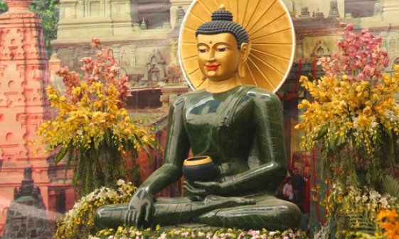 Trưng bày tượng Phật ngọc hòa bình thế giới