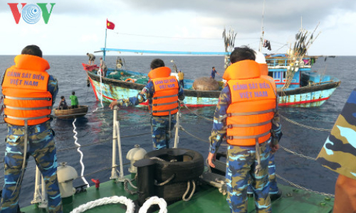 Cứu nạn thành công 2 tàu cá Quảng Ngãi và 22 ngư dân
