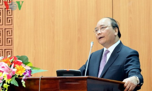 Phó Thủ tướng Nguyễn Xuân Phúc nói chuyện với cán bộ tỉnh Quảng Nam