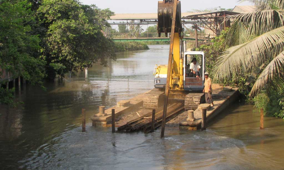 Long An triển khai đắp đập ngăn mặn dọc tuyến quốc lộ 62