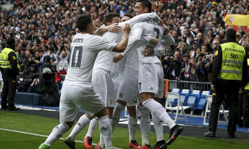 Real Madrid 3-0 Wolfsburg: Bernabeu nổ tung vì Ronaldo