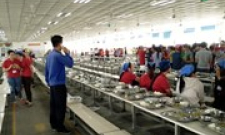 Phát hiện thức ăn có dòi, hàng trăm công nhân nghỉ việc tập thể