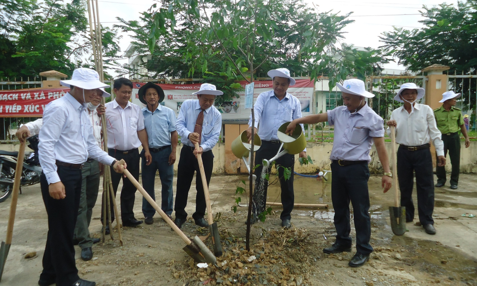 Tân Thạnh: Lễ phát động: &#8220;Tết trồng cây nhớ ơn Bác&#8221;