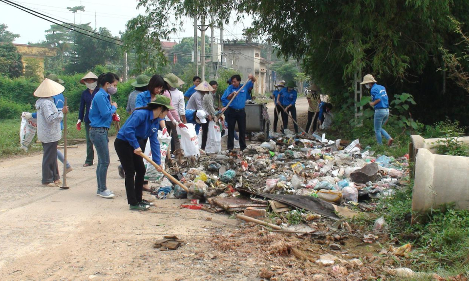 Châu Thành: Nông dân thu gom thiêu hủy rác bảo vệ môi trường