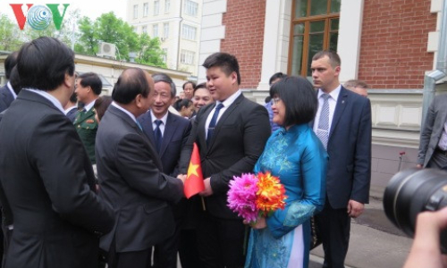 Thủ tướng Nguyễn Xuân Phúc thăm Đại sứ quán Việt Nam tại Nga
