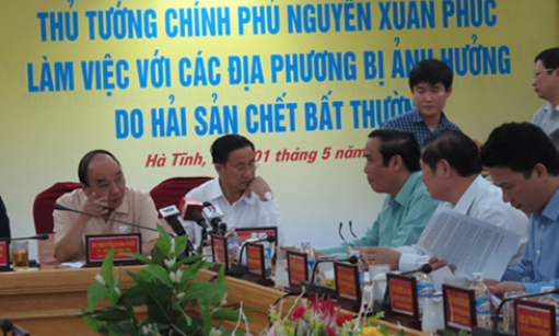 Thủ tướng Nguyễn Xuân Phúc họp ở Hà Tĩnh về việc cá chết hàng loạt