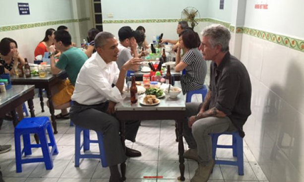 Báo chí quốc tế xôn xao về bữa tối 6 USD của ông Obama ở Hà Nội