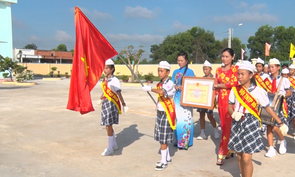 Trường tiểu học An Ninh Tây đón nhận danh hiệu trường chuẩn quốc gia