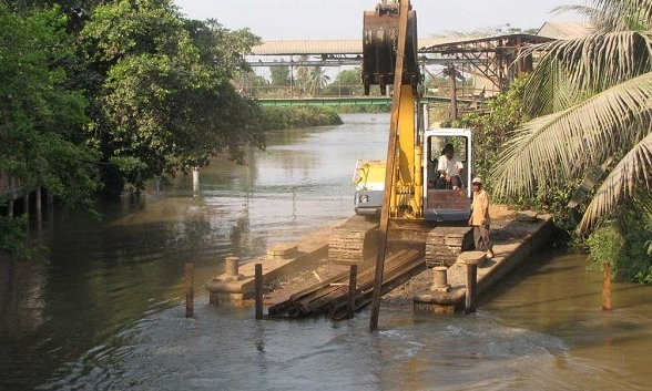 Long An khảo sát phá đập ngăn mặn tạm thời dọc tuyến quốc lộ 62