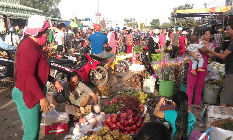 Tân Hưng: Cần chấn chỉnh tình trạng mất trật tự tại chợ thực phẩm