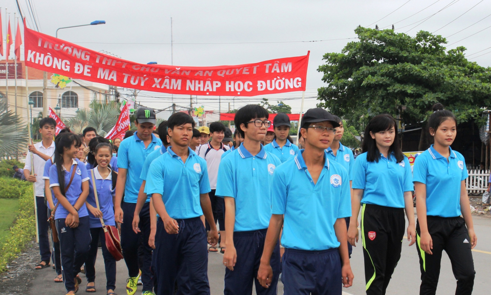 Cần Đước: Ra quân hưởng ứng tháng phòng chống ma túy năm 2016