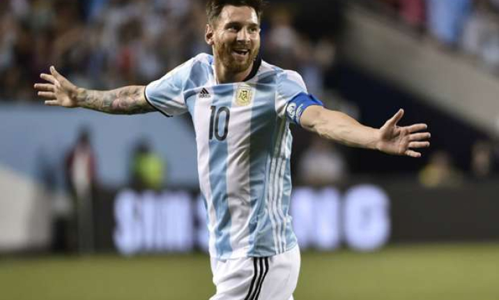 Lập hat-trick trong 19 phút, Lionel Messi đưa Argentina vào tứ kết