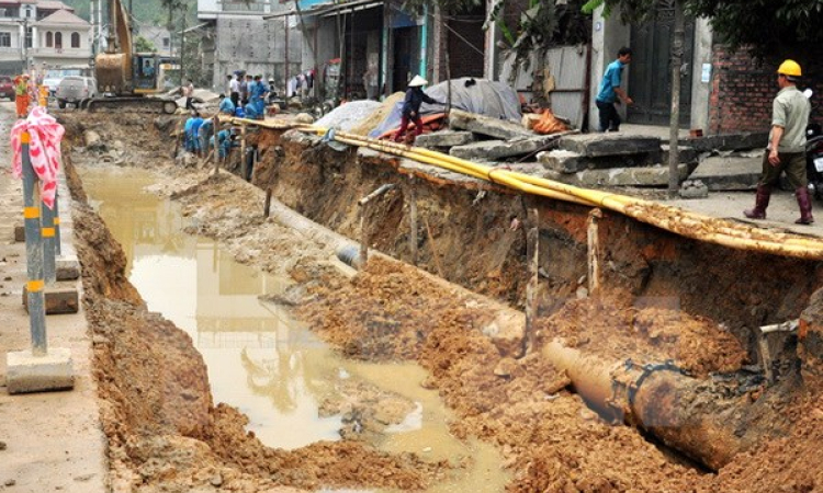 Tiền Giang: Lại vỡ đường ống nước, 50.000 hộ dân bị ảnh hưởng