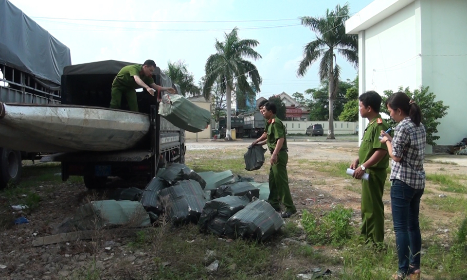 Công an Đức Hòa bắt trên 25 ngàn bao thuốc lá ngoại nhập lậu