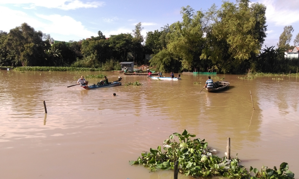 Tân Hưng: Tìm thấy thi thể phụ nữ chết dưới kênh