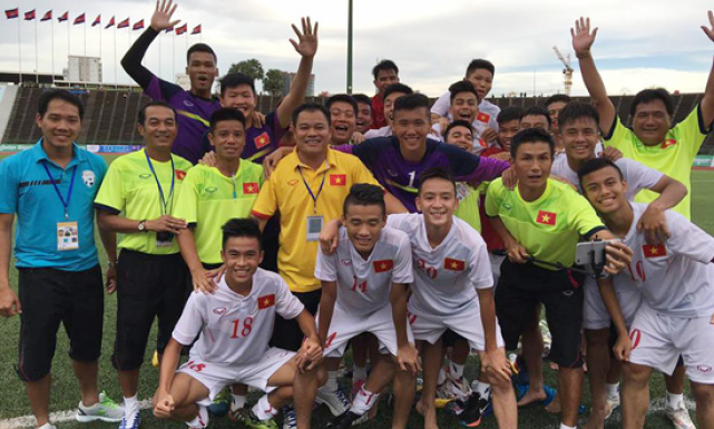 U16 Việt Nam ‘nhấn chìm’ Myanmar đặt một chân vào bán kết