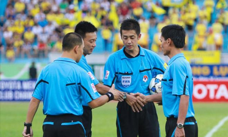 Trọng tài ngoại trở lại cầm còi tại V.League 2016