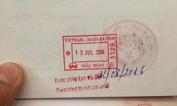 Nhà nghỉ từ chối khách Trung Quốc vì hộ chiếu in “lưỡi bò“