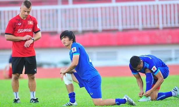 Tuấn Anh làm khán giả 8 vòng đầu tại V.League 2017