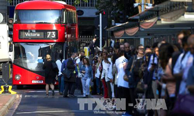 Tàu điện ngầm London tê liệt hoàn toàn