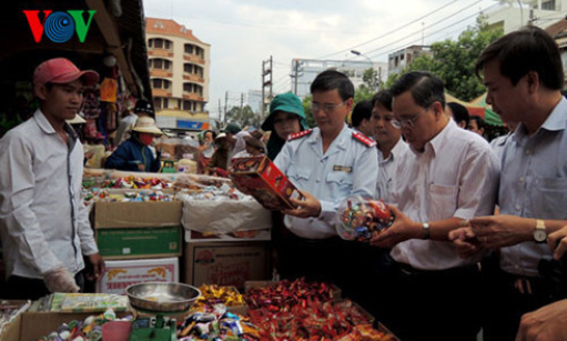 Phát hiện nhiều cơ sở vi phạm an toàn VSTP Tết Nguyên đán